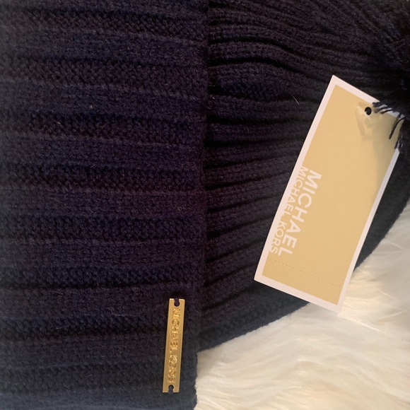 MICHAEL KORS NAVY BLUE HAT - Picture 3 of 4